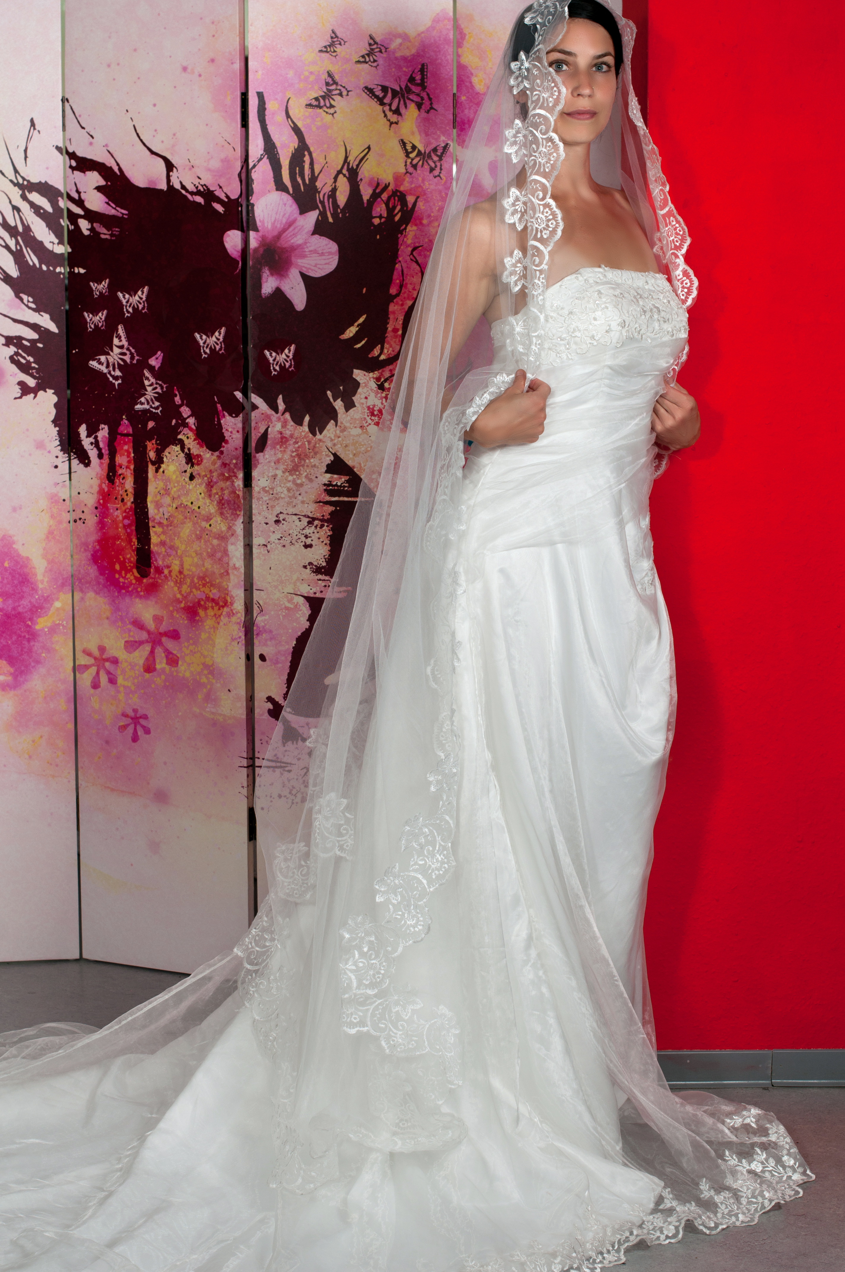Brautkleid mit Schleppe, Brautkleider Verleih und Hochzeitskleider Verkauf, Brautmode nach Maß by Marry4Love Berlin