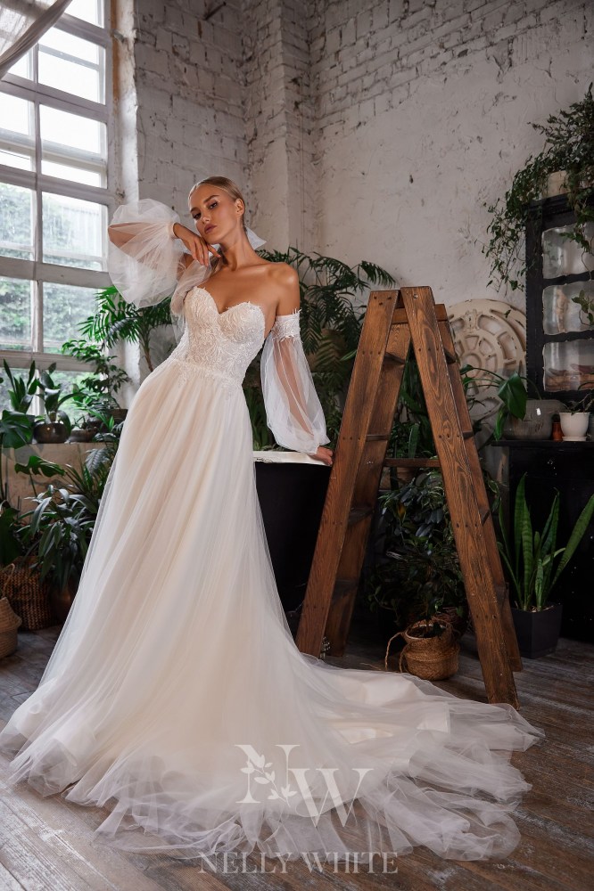 Exklusive Brautkleider, Brautkleider Verleih und Hochzeitskleider Verkauf, Brautmode nach Maß by Marry4Love Berlin