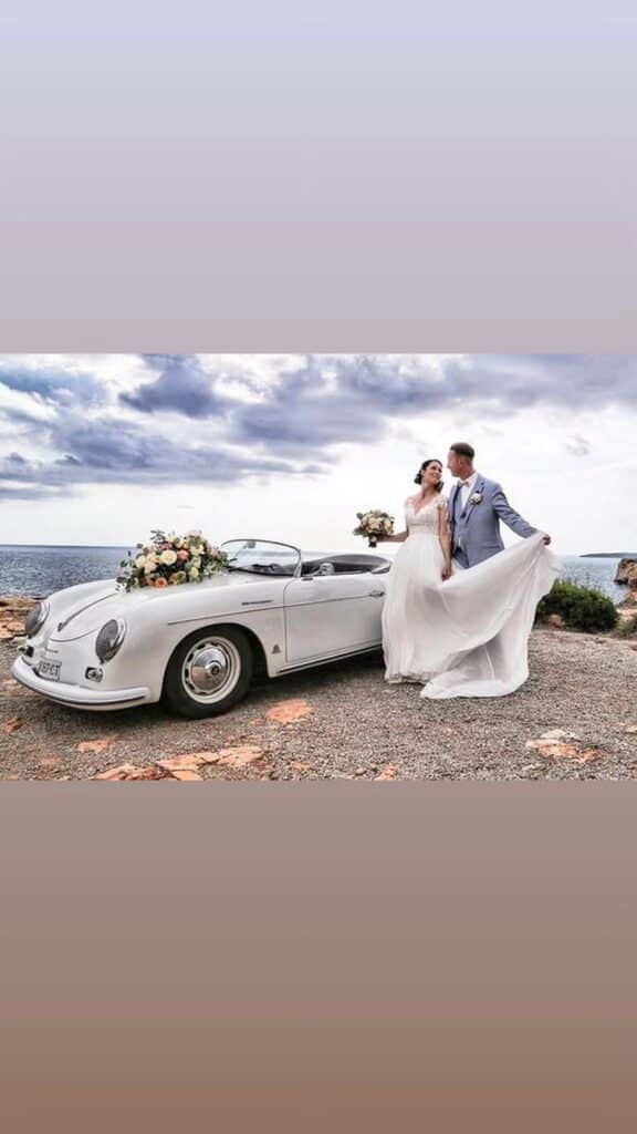 Fotos einer zufriedenen Braut, die die hohe Service-Zufriedenheit mit unseren Brautmoden belegt.